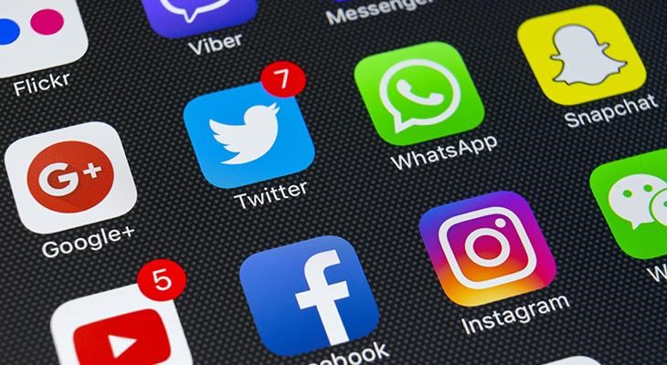iphone home screen with social apps